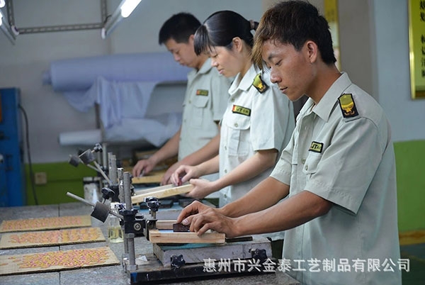 金銀紀念（niàn）章徽章訂（dìng）製製作工藝流程（chéng）應該（gāi）注意哪些？