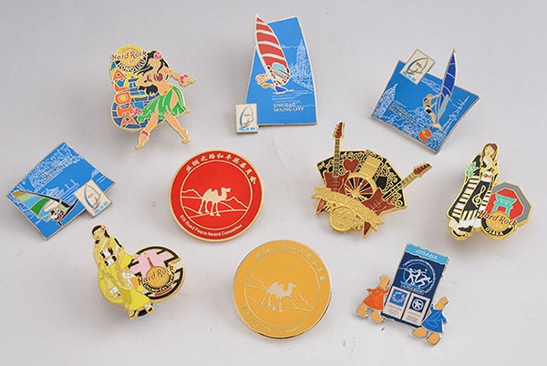 徽章訂製真琺琅（láng）徽章和仿琺琅徽章（zhāng）有什麽區別？